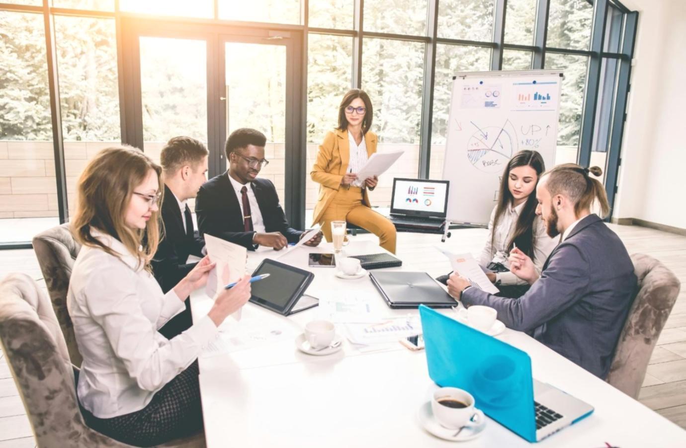 Gemütlicher Besprechungsraum für persönliche Entwicklungsgespräche